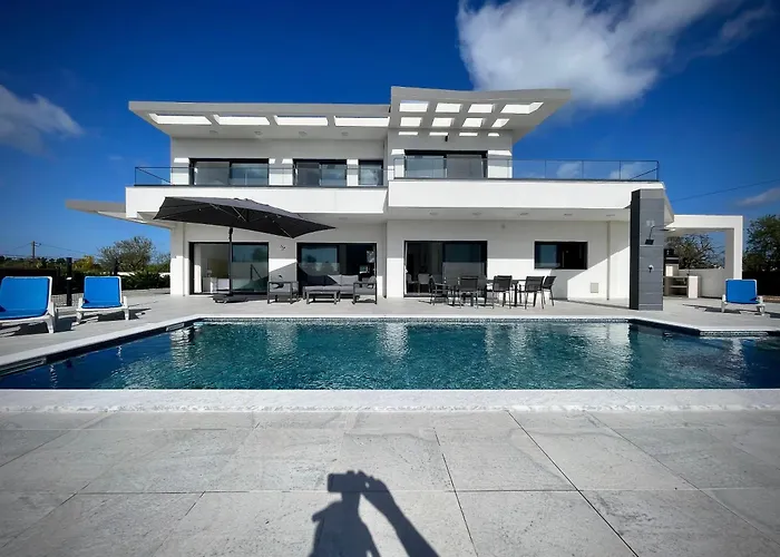 Villa Paraiso - With Private Pool *