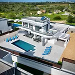 Paraiso - With Private Pool 别墅 *