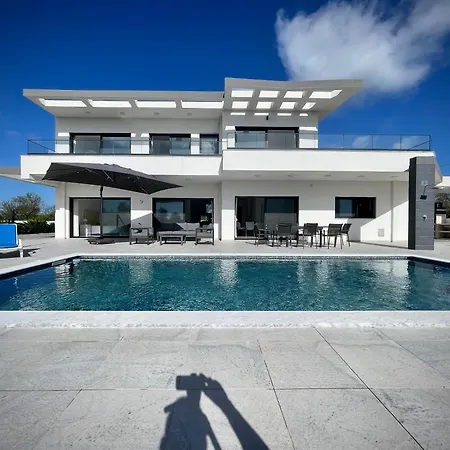 Villa Paraiso - With Private Pool *