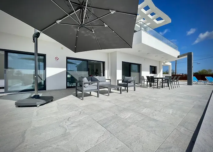 Villa Paraiso - With Private Pool *